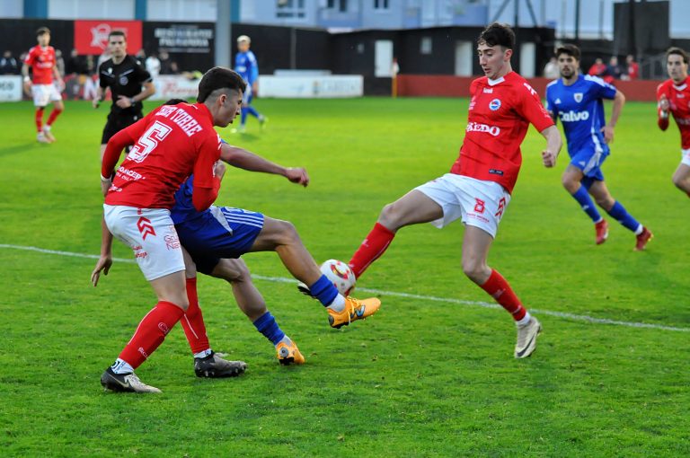 CD Laredo 0 – 1 Bergantiños FC: El Bergantiños se lleva un partido con polémica.