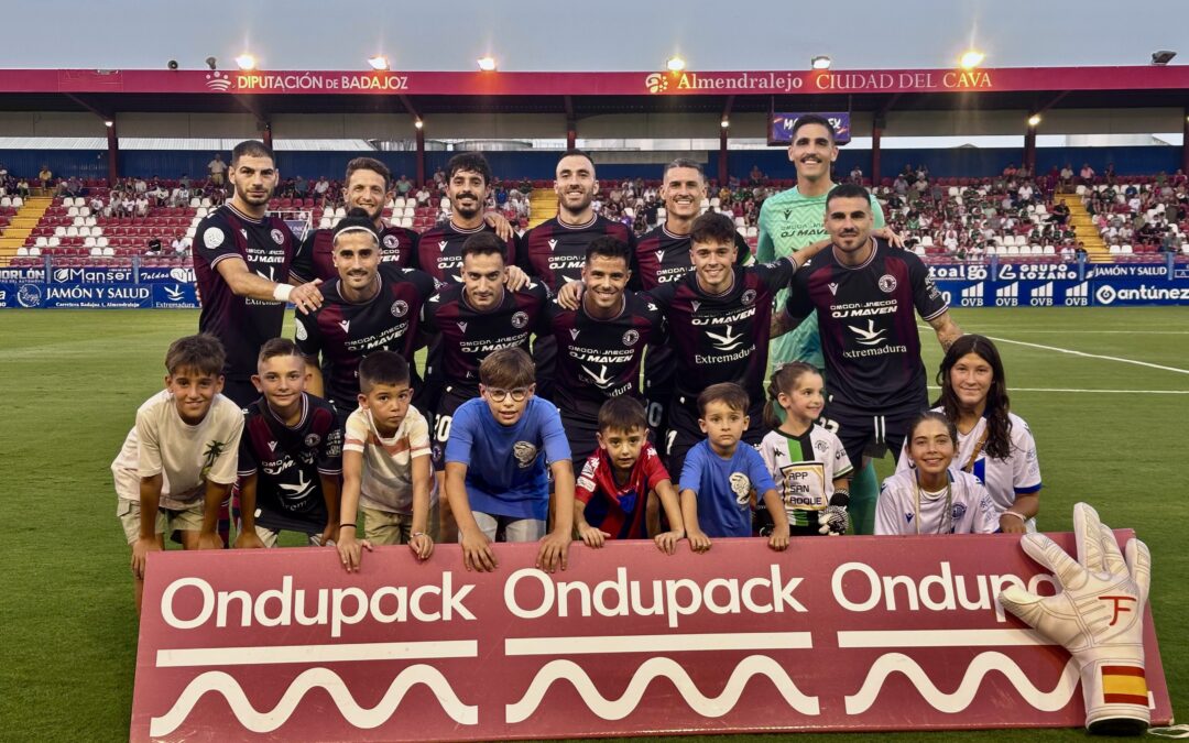 Extremadura-1-2- Cacereño: El trofeo Almendralejo se viste de verde