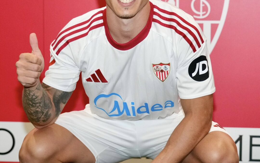 Luces y sombras del mercado sevillano: el Sevilla preocupa, mientras que el Betis brilla.