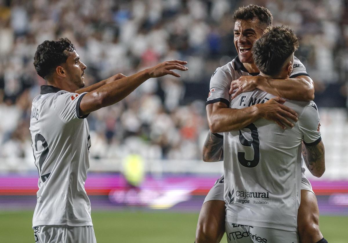 Jugadores del Burgos celebrando un gol en el partido contra la Cultural