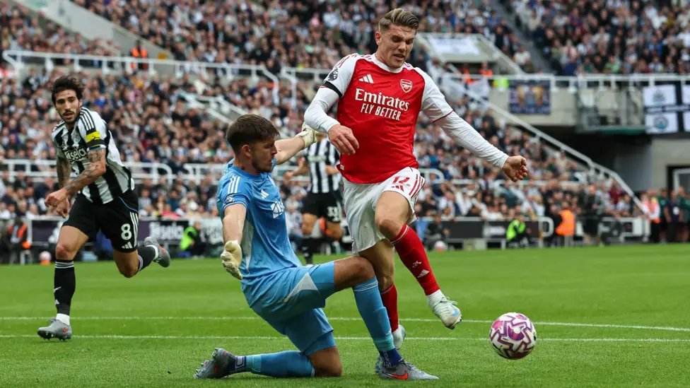 La imagen tiene un atributo ALT vacío; su nombre de archivo es NEWCASTLE-ARSENAL-FOTO-BBC.webp