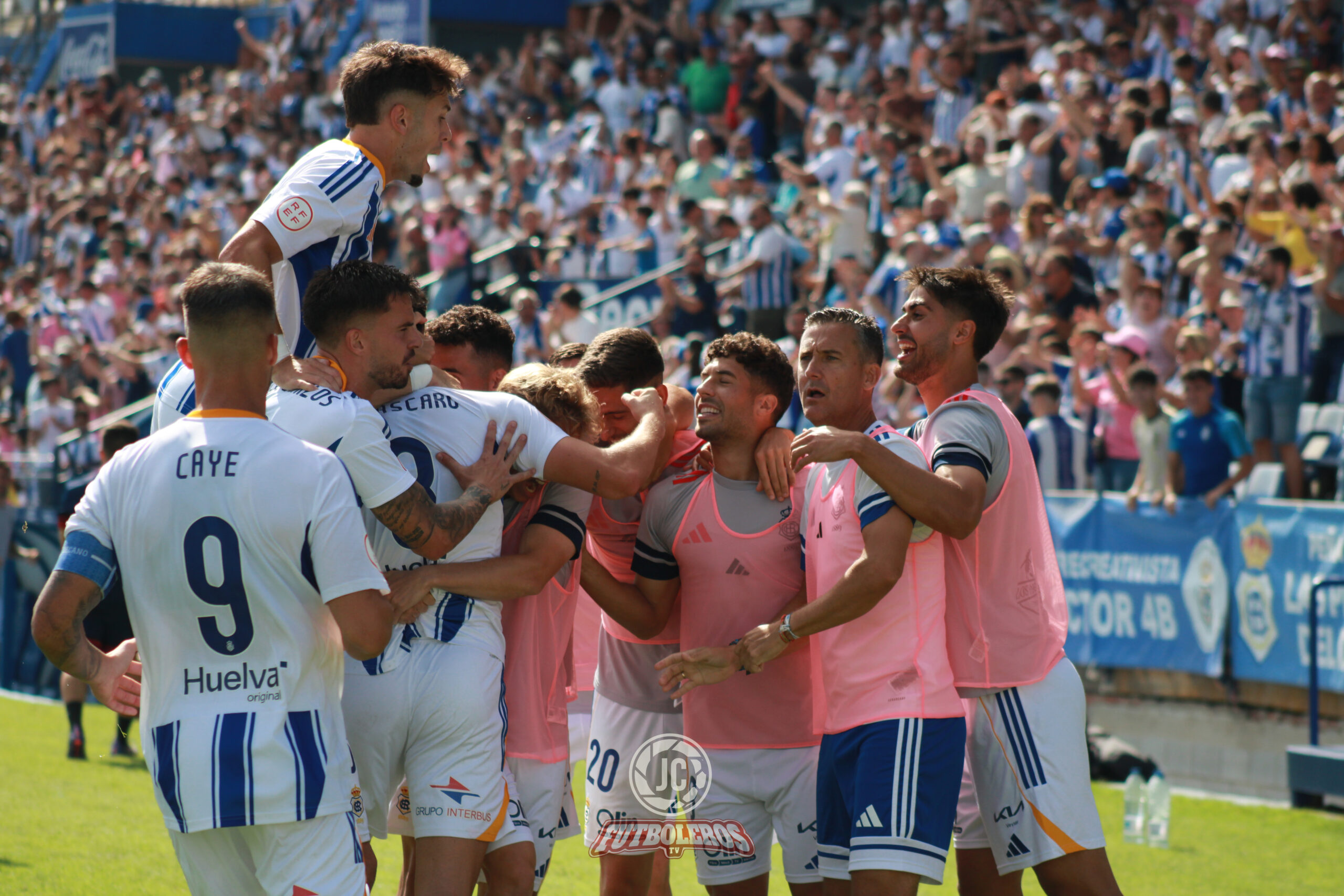 Jugadores del Recreativo de Huelva celebrando durante el encuentro frente al Xerez CD. Fuente: Juan Carlos Díaz Cordero.