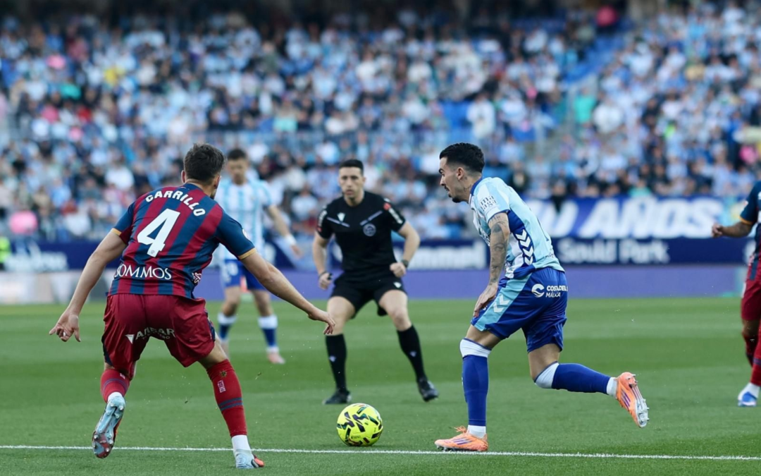 Un descuento de infarto sentencia a Bolo y permite al Málaga soñar