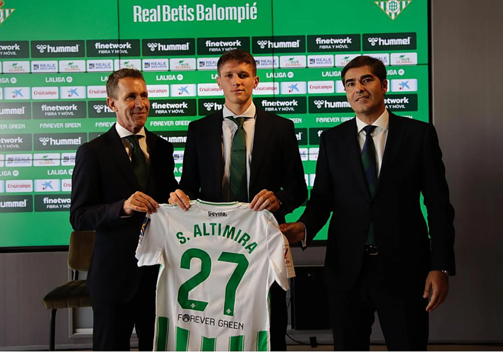 Presentación de Altimira con el Real Betis